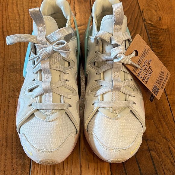Women’s 9.5 Nike Huaraches NWT - Picture 3 of 4